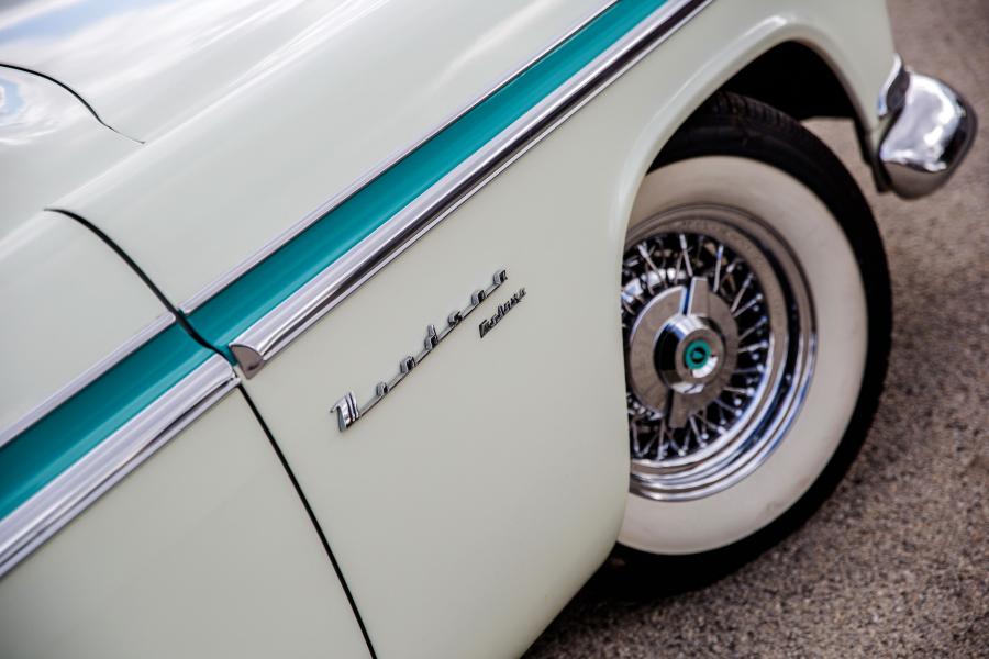Детали экстерьера Chrysler Windsor Deluxe Sedan (C67) 1955 года  (фото 15 из 25)